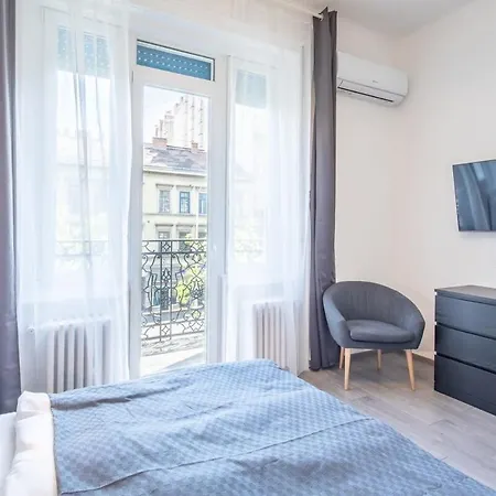 Absolute With Balcony * Budapest